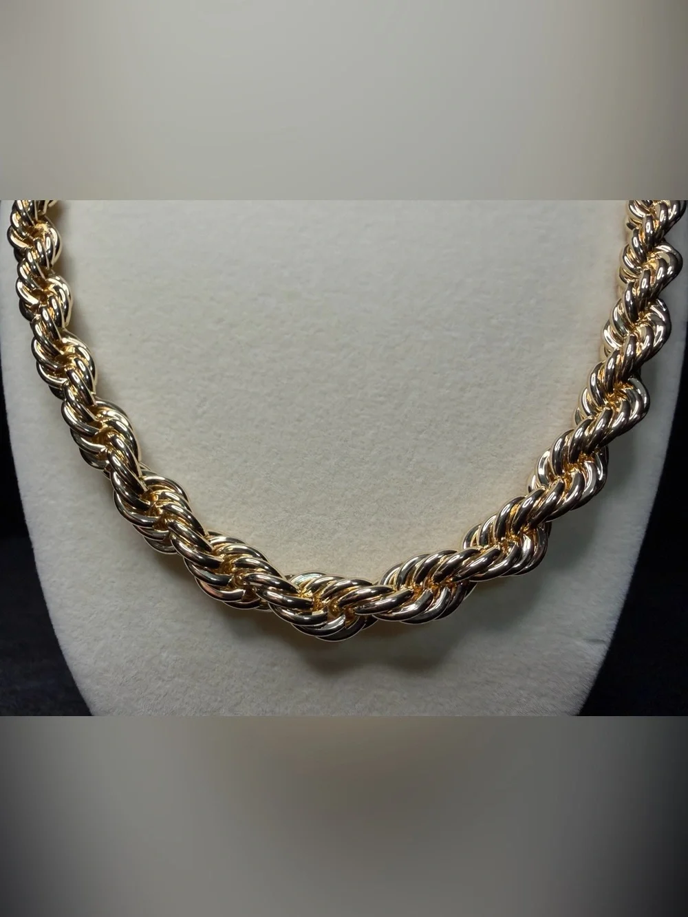 24in 8MM Rope Chain 14K Premium Finish Beautiful Stand Out Piece. Brand new.